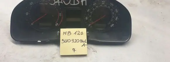 Skoda Superb B5 (3U) Speedometer (instrument cluster) 3u0920941a