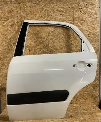 Suzuki SX4 Rear door
