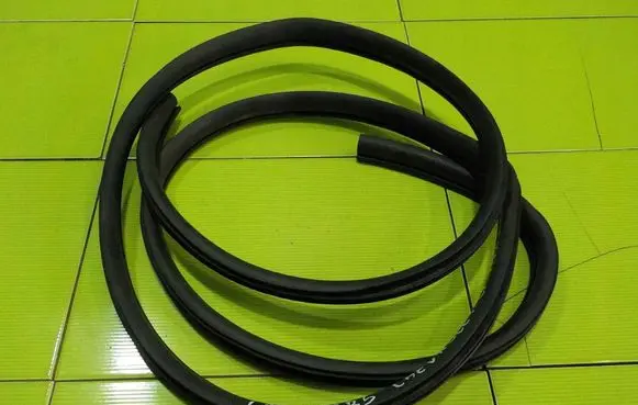 Chevrolet Captiva Front door rubber seal PRZOD 10AB5