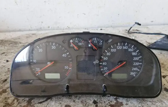 Volkswagen PASSAT B5 Speedometer (instrument cluster)