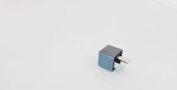 Volkswagen PASSAT B5 Other relay 8D0951253
