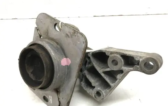 Renault Trafic II (X83) Engine mount bracket 8200818975
