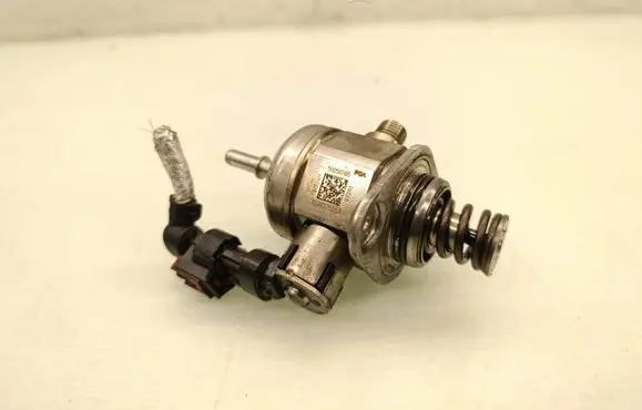 Alfa Romeo Stelvio Fuel injection high pressure pump 50050785