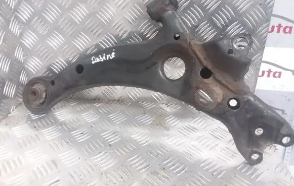 Toyota Avensis T220 Front lower control arm/wishbone