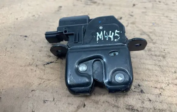 Dacia Duster Tailgate/trunk/boot lock/catch/latch 905030010R 40507163