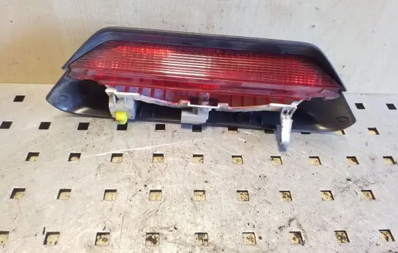 Toyota Yaris Third/center stoplight
