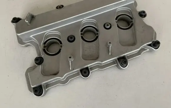 Audi Q7 4M Rocker cam cover 06E103472Q