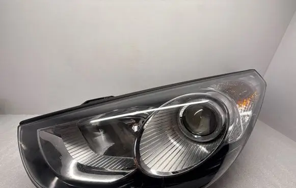 Hyundai ix35 Headlight/headlamp 921012Y