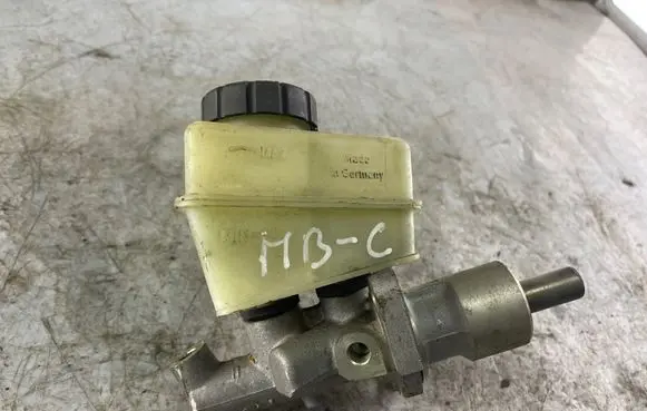 Mercedes-Benz C W202 Master brake cylinder 2024300002