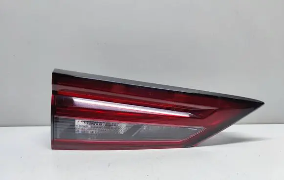 Nissan Qashqai J12 Tailgate rear/tail lights