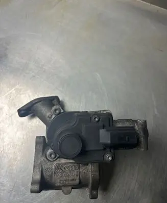Volkswagen Sharan Throttle valve 03G129637A