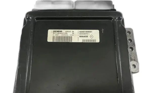 Renault Megane I Engine control unit/module S118303106A 8200169691