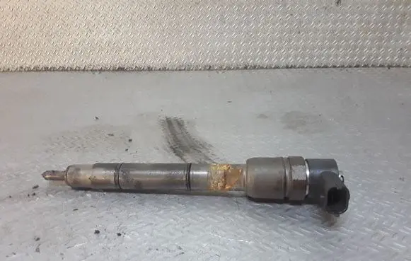 Hyundai i30 Fuel injector 338002A400