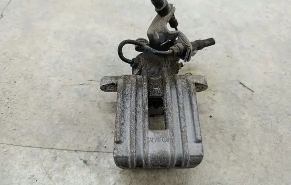 Volkswagen Golf VI Rear brake caliper 