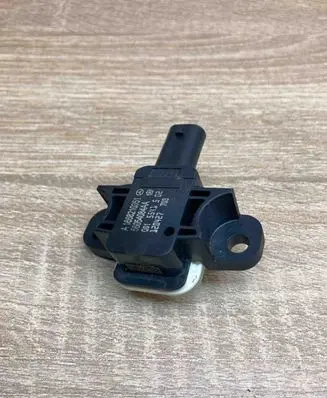 Mercedes-Benz ML W166 Airbag deployment crash/impact sensor A1668210351 56054084AA