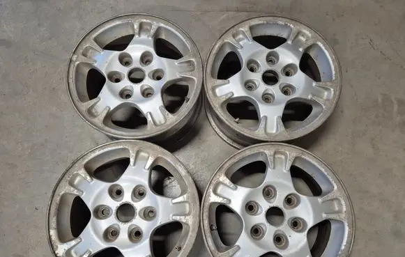 R16 alloy rim