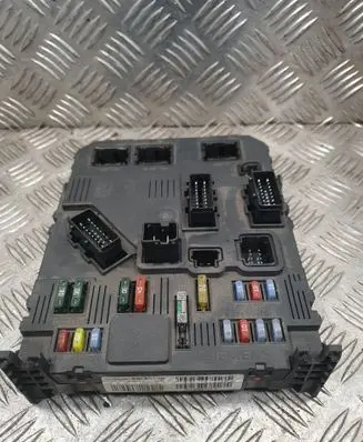 Peugeot Partner Fuse module 9657999680 BSIE0100