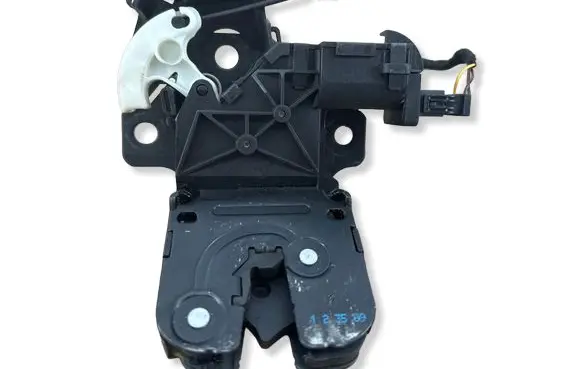 Audi TT TTS Mk2 Tailgate/trunk/boot lock/catch/latch 8P4827505C