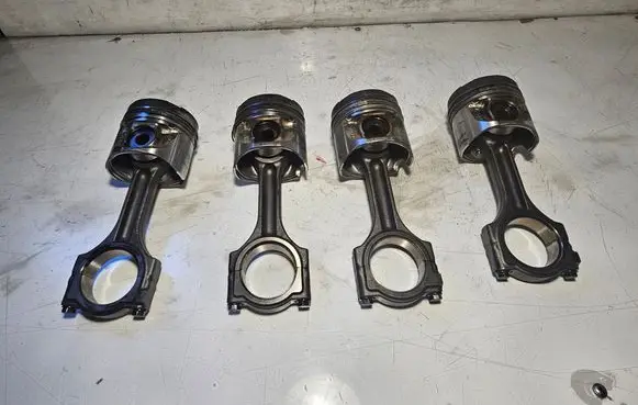 Opel Vivaro Piston with connecting rod 10611 1295