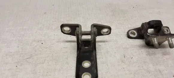 Mitsubishi Outlander Rear door lower hinge