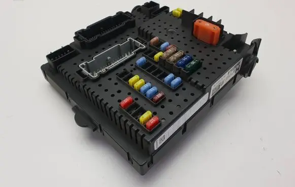 Volvo XC90 Fuse module 30786646 28080156 08W134