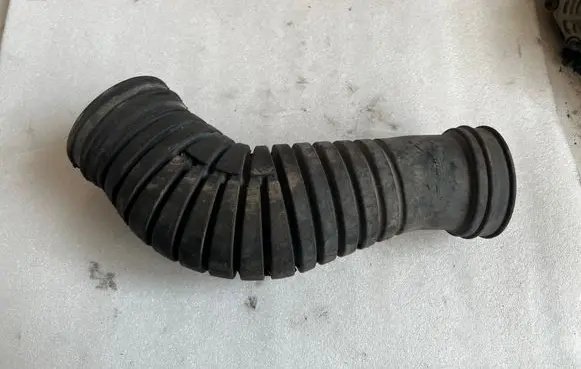 Air intake hose/pipe