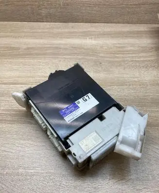 Toyota Corolla Verso AR10 Fuse module 8922147242 2380004351