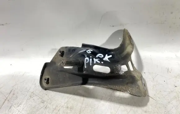 Volkswagen Golf V Front splash guards bracket 1k5821137