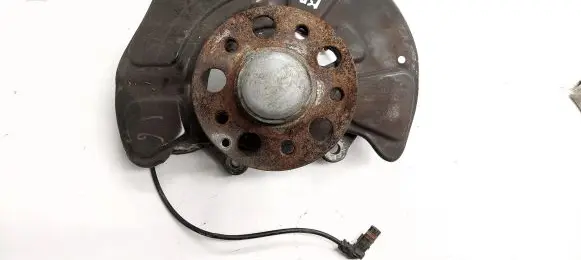 Front wheel hub