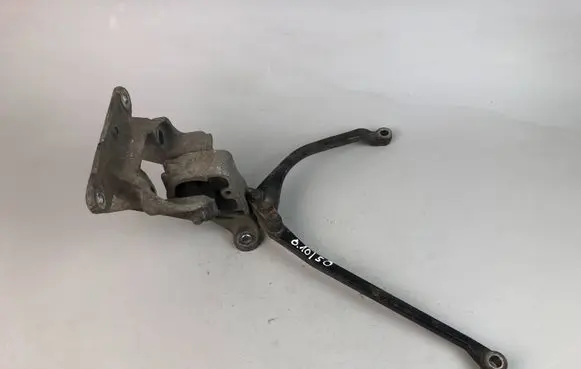 Subaru Outback Engine mounting bracket
