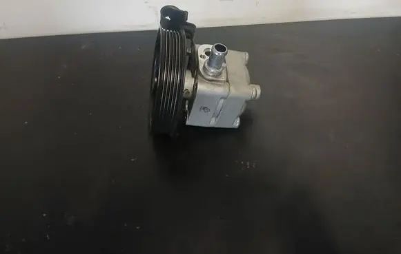 Volvo XC90 Power steering pump BGA2401031056