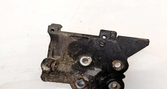Mazda 323 Engine mounting bracket 