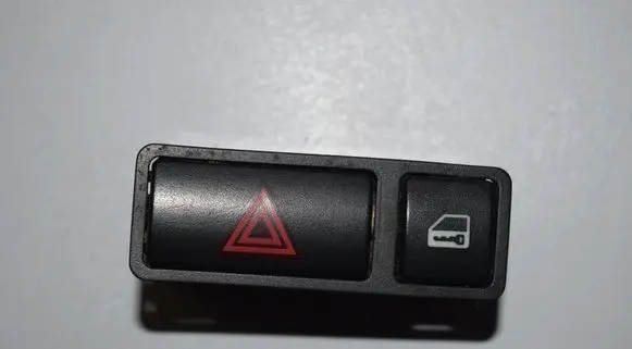 BMW X5 E53 Hazard light switch 8368920