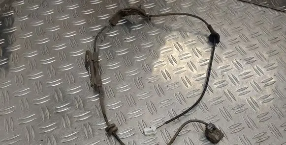 Toyota Verso Rear ABS sensor wiring 