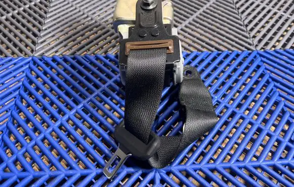Toyota Auris E180 Middle seatbelt (rear) C7092