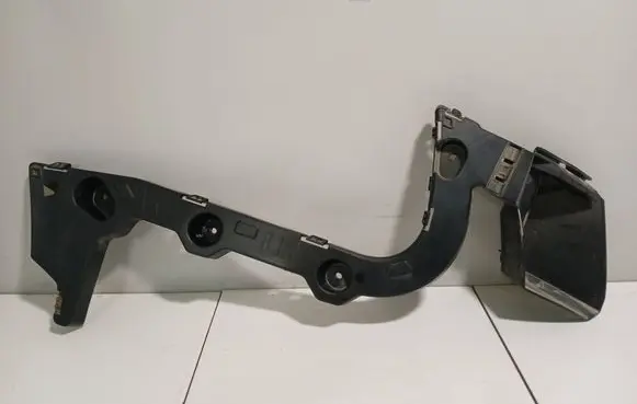 Rear bumper mounting bracket