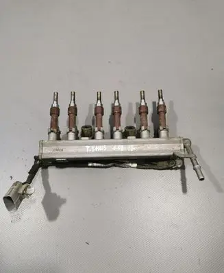 Toyota Yaris Fuel injectors set 232500Q040