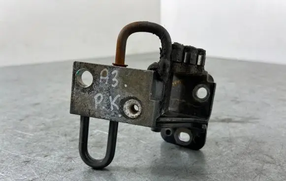 Audi A3 S3 A3 Sportback 8P Front door lower hinge 8E0831411B