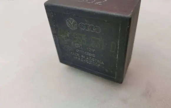 Volkswagen PASSAT B5 Other relay 4B0955531D