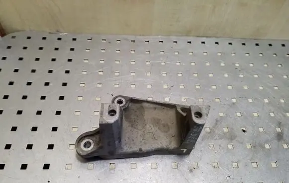 Gearbox mounting bracket