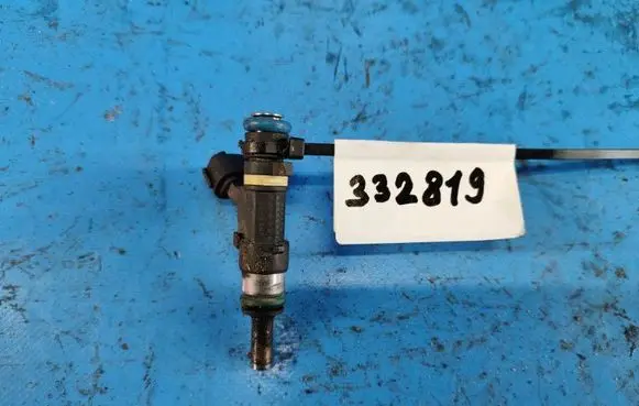 Mitsubishi Lancer VIII Fuel injector 1465A029