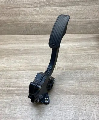 Toyota Prius (XW30) Accelerator throttle pedal 7811012010