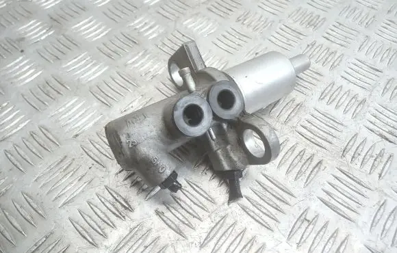 Master brake cylinder