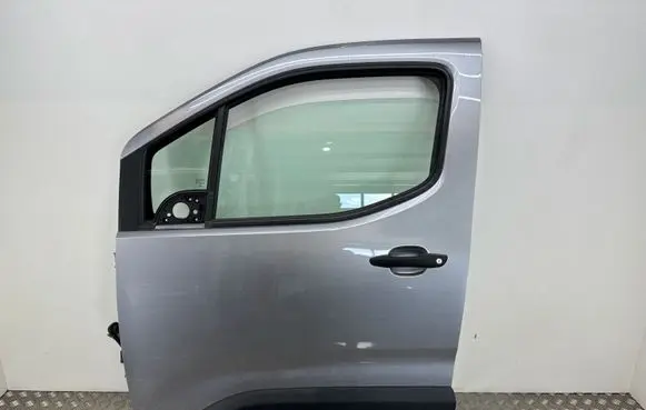 Opel Combo E Front door
