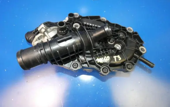 Volvo XC40 Water pump 32208947