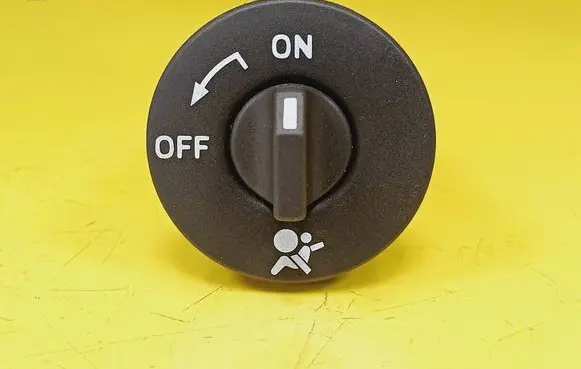 Passenger airbag on/off switch