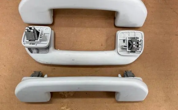 Peugeot 208 II A set of handles for the ceiling