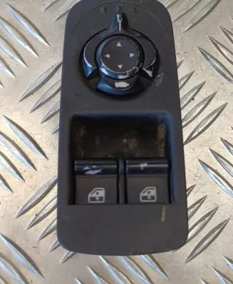 Alfa Romeo Mito Electric window control switch 01560851710 30170303