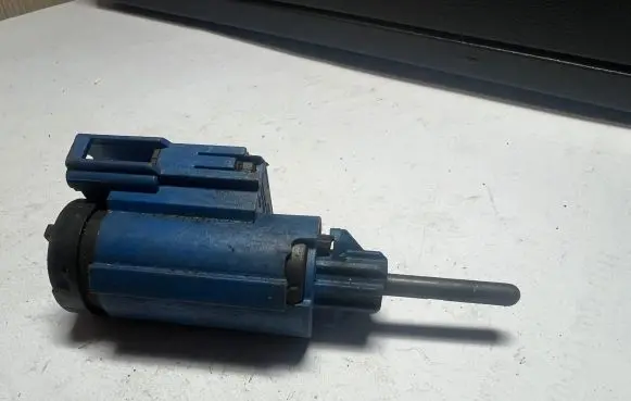 Audi A4 S4 B6 8E 8H Brake pedal sensor switch 8E0927189 19322005 3658
