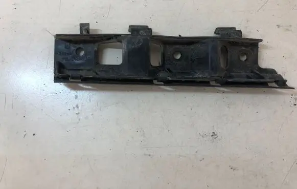 Volkswagen PASSAT B6 Front bumper mounting bracket 3C0807184